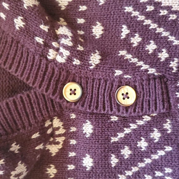 Boy's Sweater size 6 - Picture 2 of 3